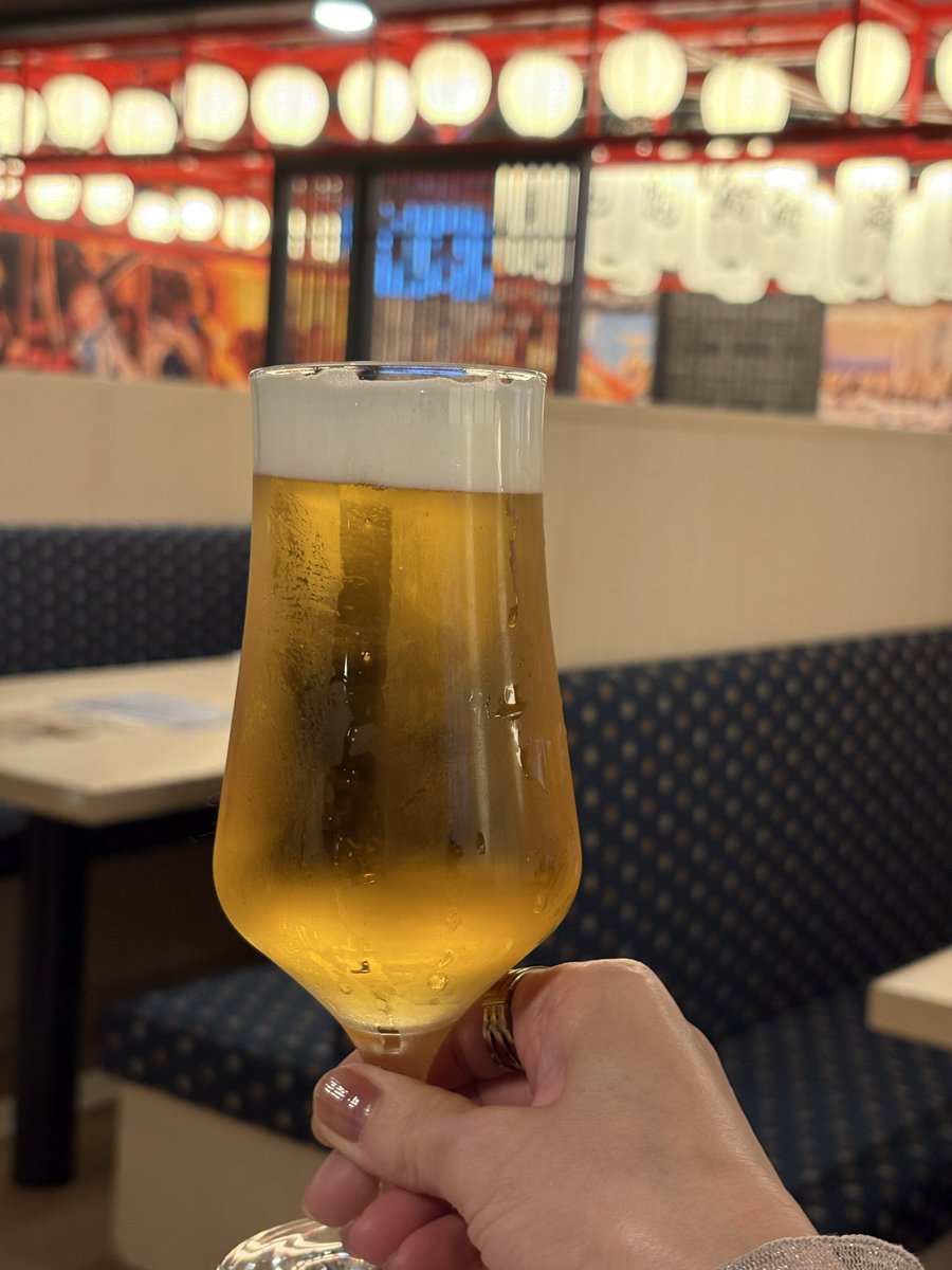 たまりませんなぁ
豊洲でシースー♡
回ってませんw
母にはちょっとお高いコース
桃子はノーマルコース
そのかわりたらふく飲みました🍺
お寿司なら毎日食べれる！！
っても
お財布に優しくないので無理だけど
