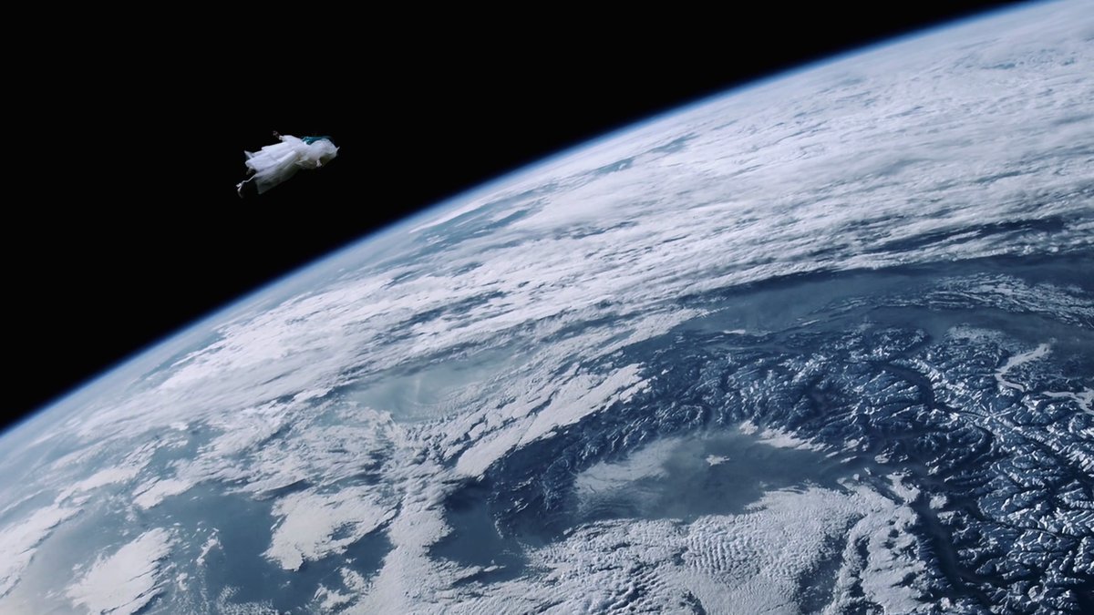 𝑒𝓋𝑒 tweet media