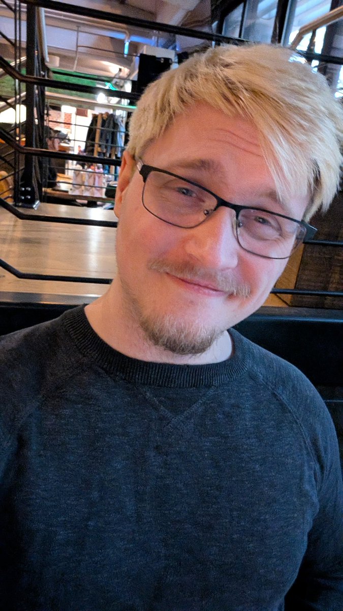 Onkeelchen // Toni tweet media