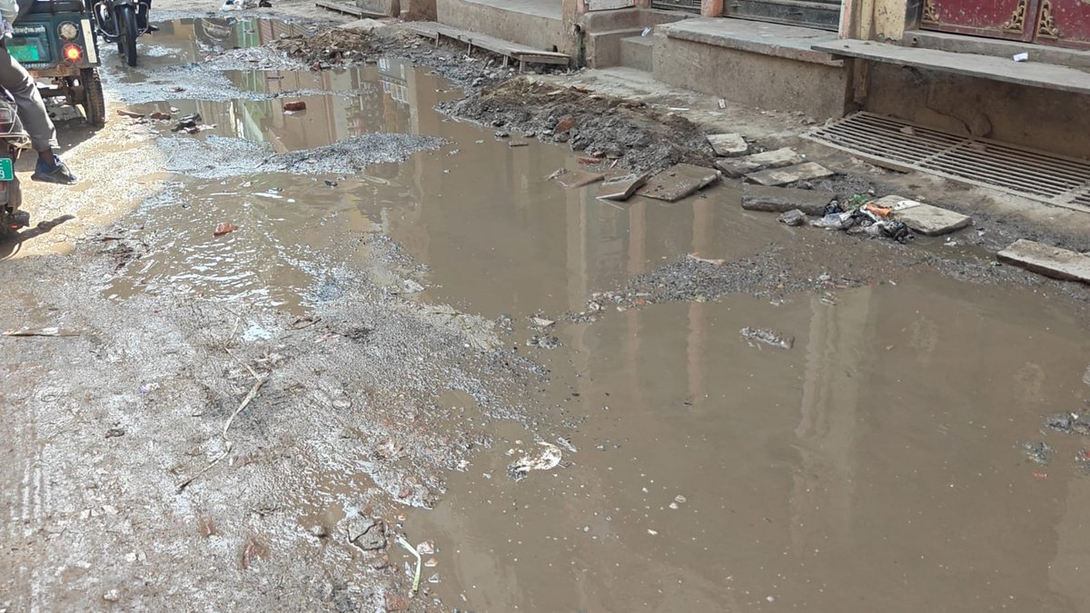 AAPVARMandal's tweet image. ये हमारे यशस्वी प्रधानमंत्री @narendramodi जी के संसदीय क्षेत्र वाराणसी में सिगरा से औरंगाबाद मुख्य मार्ग का हाल है👇

जब स्मार्ट सिटी का यह हाल है तो पूरे प्रदेश का क्या ही होगा।

#SmartCity 
#ModiHaiToMumkinHai