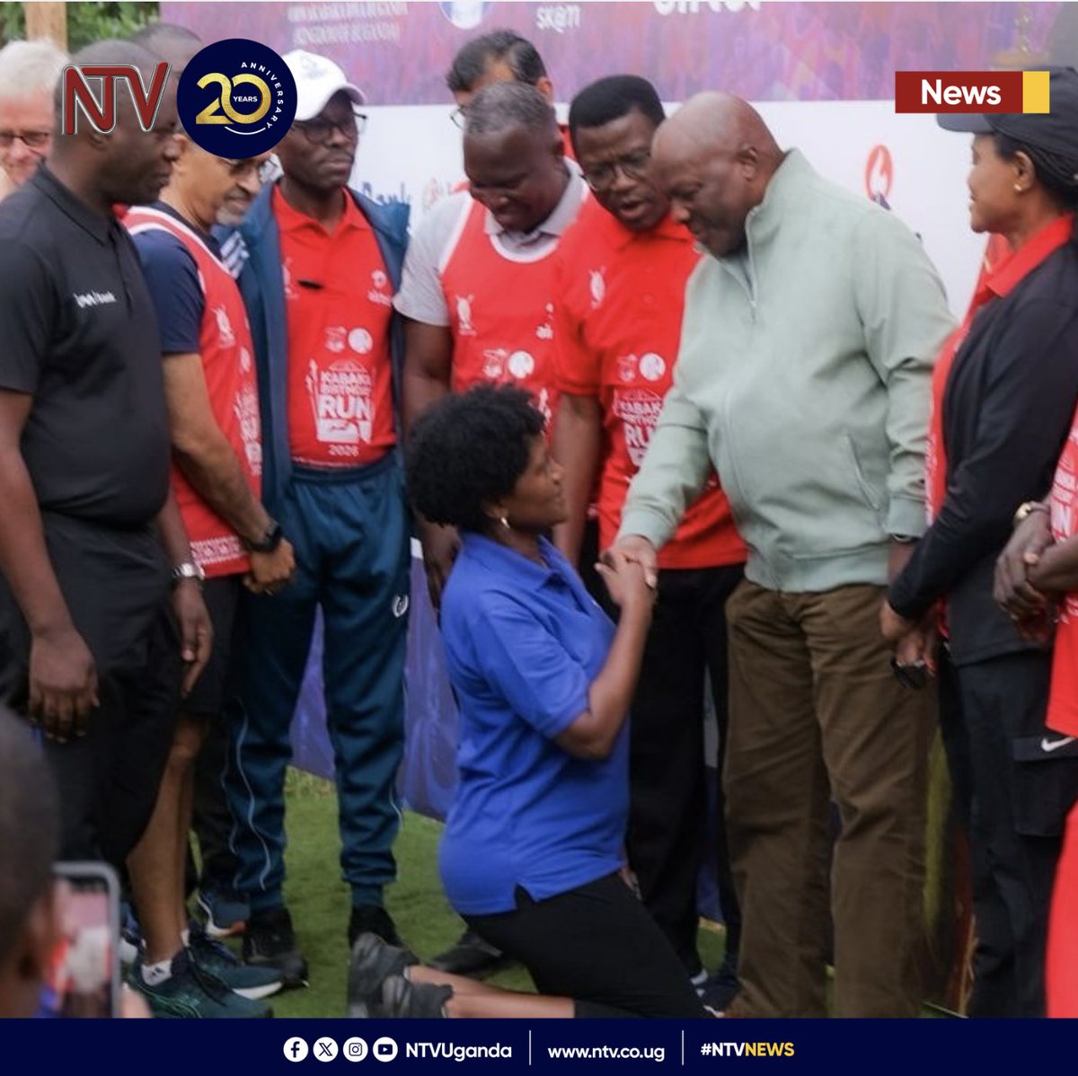 AniwaluKatamba's tweet photo. Kino kyebayita "Omuto N'omukulu" beetabye mu misinde gya #KabakaBirthdayRun mukulikeeyo nnyo bannaffwe https://t.co/xuisyE9tsN