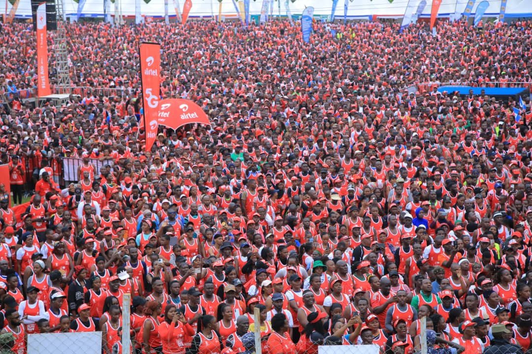 AniwaluKatamba's tweet photo. Kino kyebayita "Omuto N'omukulu" beetabye mu misinde gya #KabakaBirthdayRun mukulikeeyo nnyo bannaffwe https://t.co/xuisyE9tsN