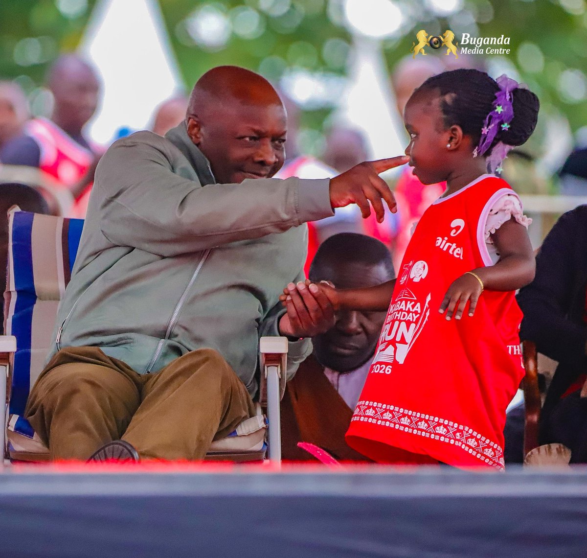 AniwaluKatamba's tweet photo. Kino kyebayita "Omuto N'omukulu" beetabye mu misinde gya #KabakaBirthdayRun mukulikeeyo nnyo bannaffwe https://t.co/xuisyE9tsN