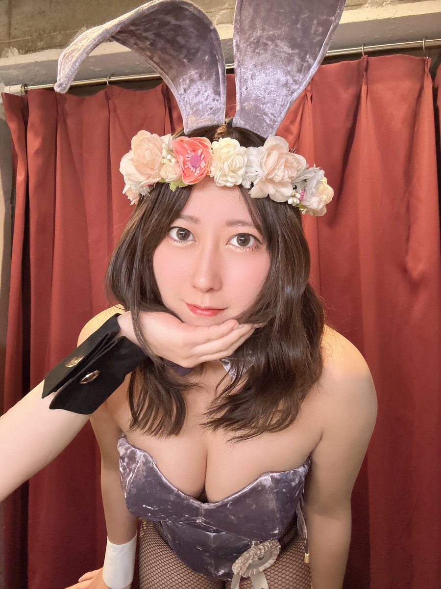 Satsuki_BNP's tweet photo. 今日は🍆さつき2周年🍆です‼️🍾✨

まさか2年もバニパレでお世話になるとは思いませんでした👯‍♀️大変よい職場です…🤭
いつも仲良くしてくださるバニーさん＆お客様ありがとうございます🙇‍♂️

18-23時で元気にお待ちしております🥕
（ゆうさんの手です🖐️）
#バニーガール #シーシャ #秋葉原 #ガールズバー https://t.co/wYg5PpZFvV