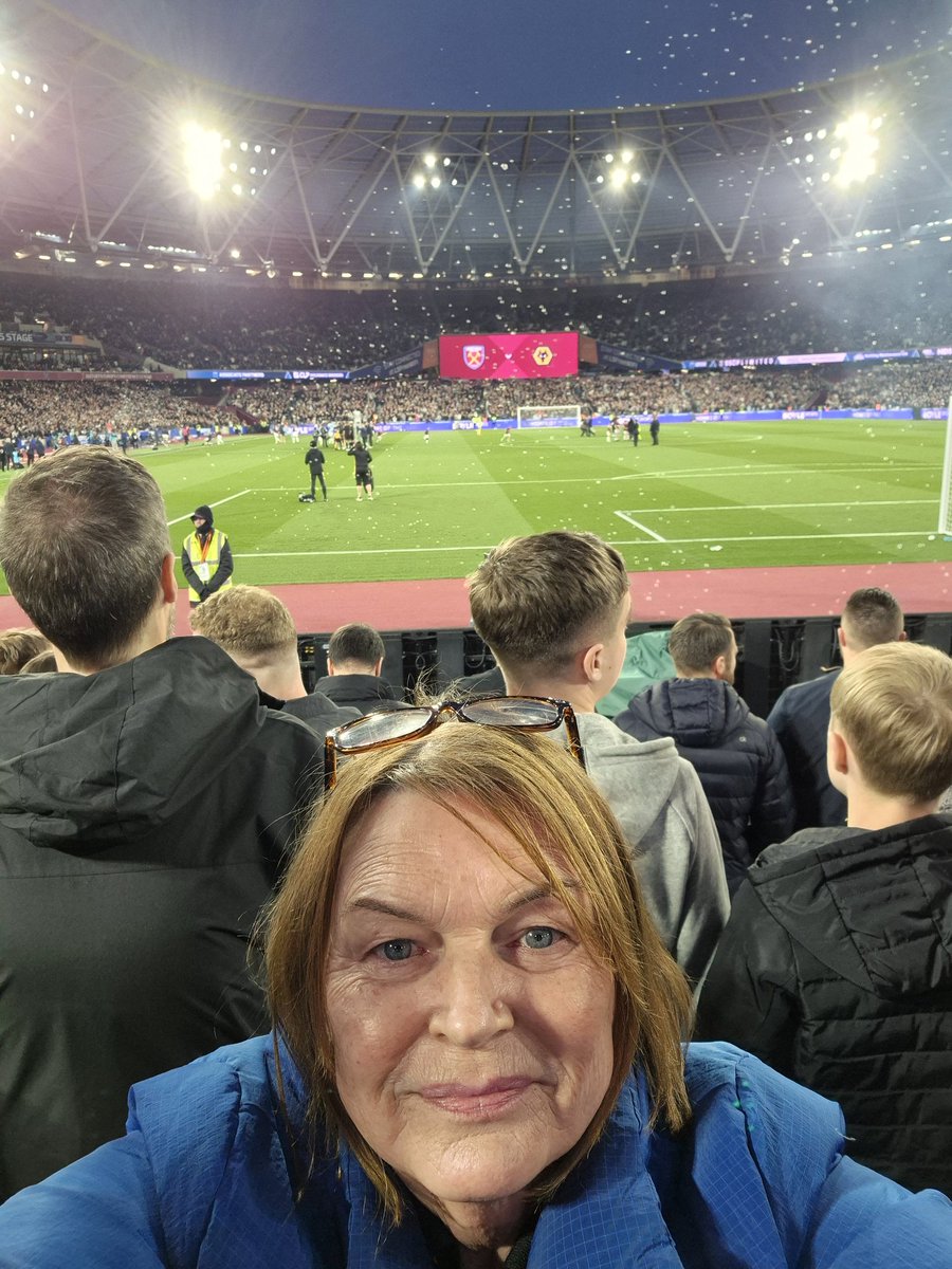 Clifty40's tweet photo. @Clifty40 
The night our bubble got closer to bursting 🐺🧡🖤⚽️ #wewillbeback #wwfc #luvemdowi https://t.co/PhYLKjYmSd
