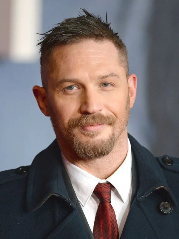 tanik_tr's tweet photo. Tom Hardy:

"Bir CEO ile bir kapıcıya veya hademeye göstereceğim saygı aynıdır. Ailem beni ikisinin arasında bir fark olmadığını öğreterek büyüttü." https://t.co/6WiEW9H6e1