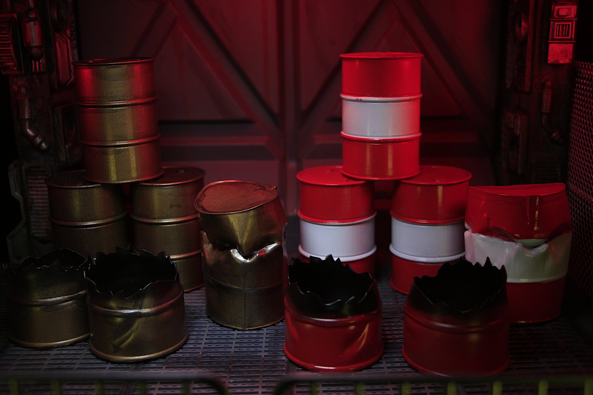 _Glasseater's tweet image. Street Fighters no!! Pick better places to fight the price of gas is already too high!!!!
Resin printed out some simple oil barrels, in various states of destruction!

#resinprint #3dprint #streetfighter #toyphotography #actionfigures