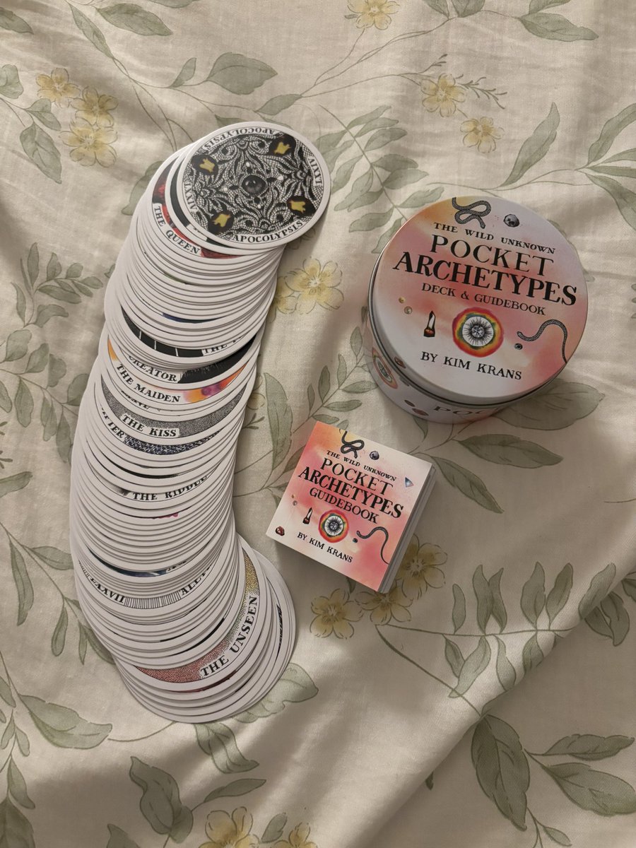 eevee does tarot 🎐 tweet media