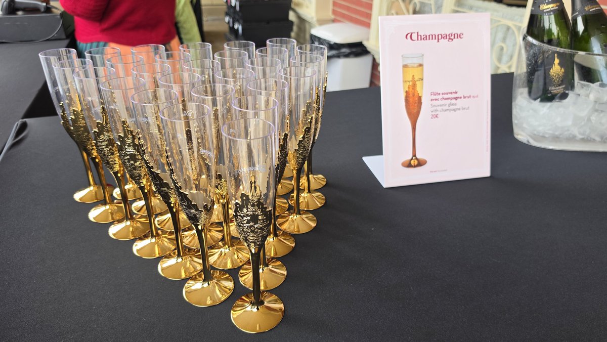 Café Mickey tweet media