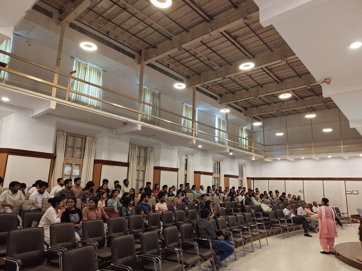 GIPresidency's tweet photo. An enriching and inspiring session at Mélange 2026! 

We were honoured to have Dr. Debarati Mukherjee deliver a fascinating lecture titled “A Lens through Fossils to Life,” https://t.co/HuV8hin9Pf