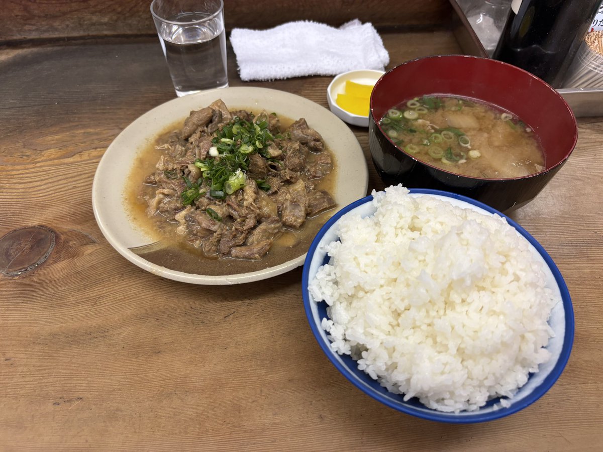 bomercaptain's tweet photo. お昼ご飯食べに名阪国道の「お福」へ
どて焼き定食ウマウマ。野菜？
ありません。 https://t.co/iMMj9sLXhG