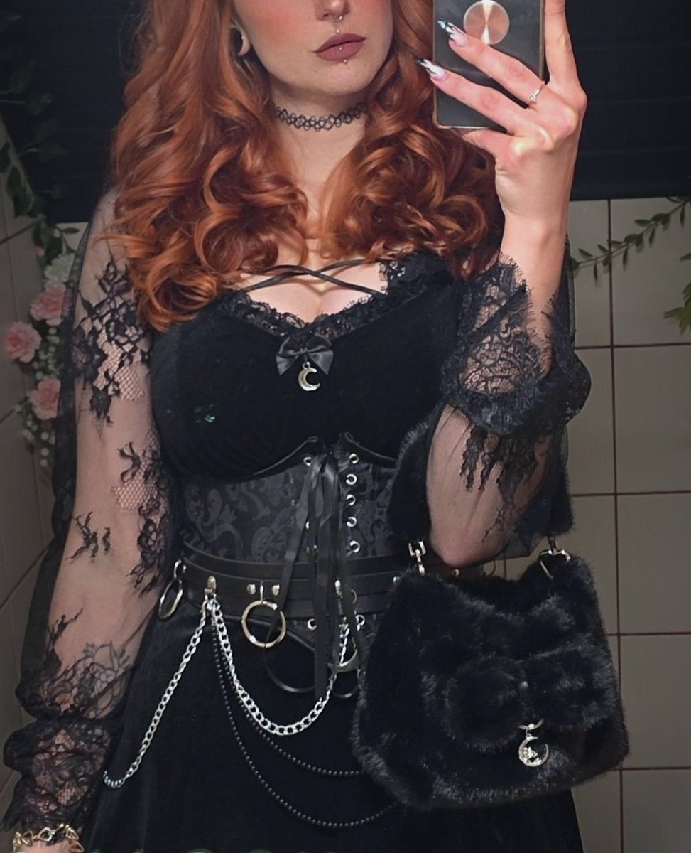 even though I just added a 'belt' and a fluffy (way too small) purse to my outfit, it looked soooo good