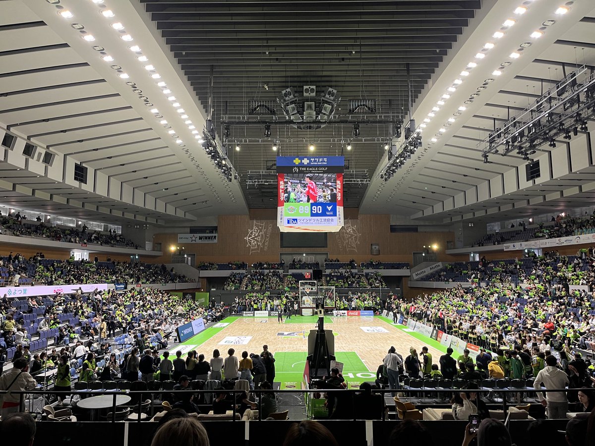 maspin7's tweet photo. @Career___Co さんのおかげで、この土日連続観戦できました！どちらのゲームも熱すぎる試合で家族みんながどんどんレバンガにハマっていっています。まだまだCSあきらめないぞ！ #レバンガ北海道 https://t.co/lYPBXm5TBb