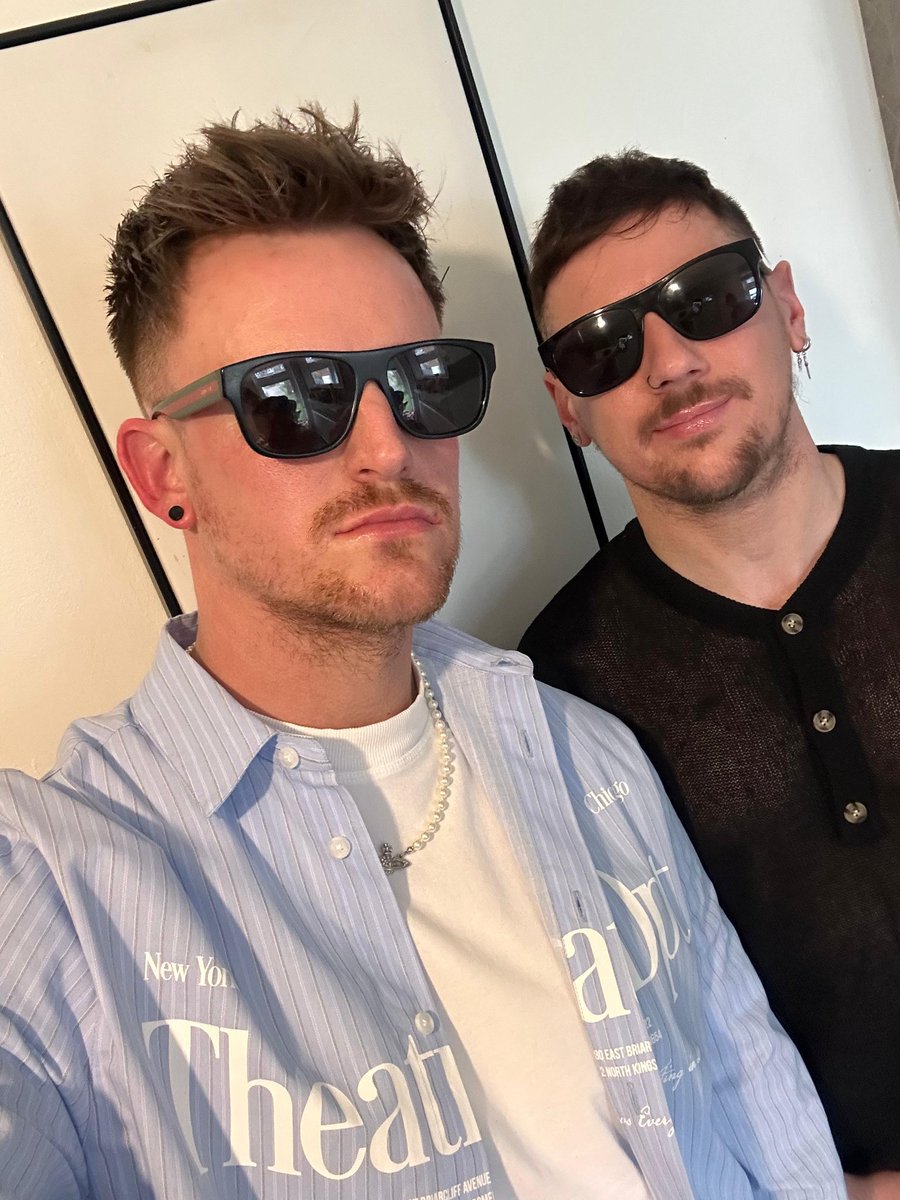 gaynaughtywelsh tweet media