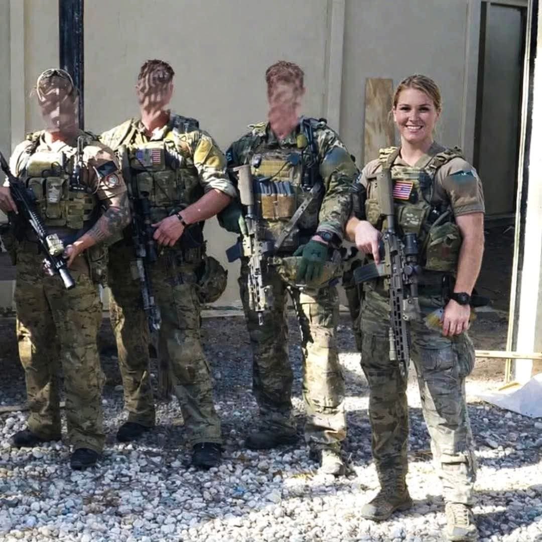jmscaronte's tweet image. LTC Rachel Brown posing with Delta Force A squadron operators while forward deployed as CST (Cultural Support Team).

#usarmy #CulturalSupportTeam #DeltaForce