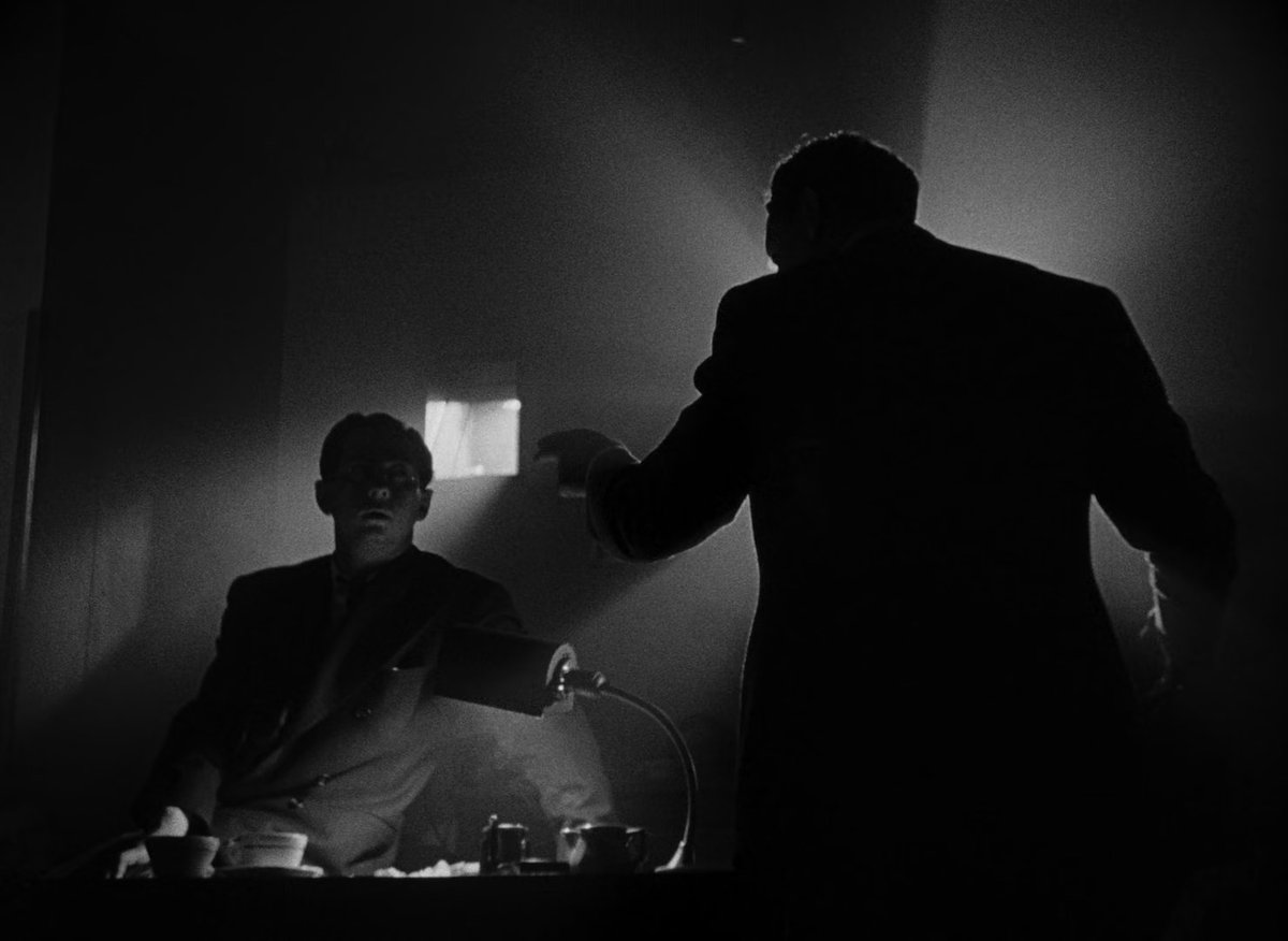 SYtbek's tweet image. Citizen Kane [1941]
Directed by: Orson Welles
Cinematographer: Gregg Toland
#CitizenKane #OrsonWelles #DorothyComingore #JosephCotten #film #cinematography #criterion #FullHD