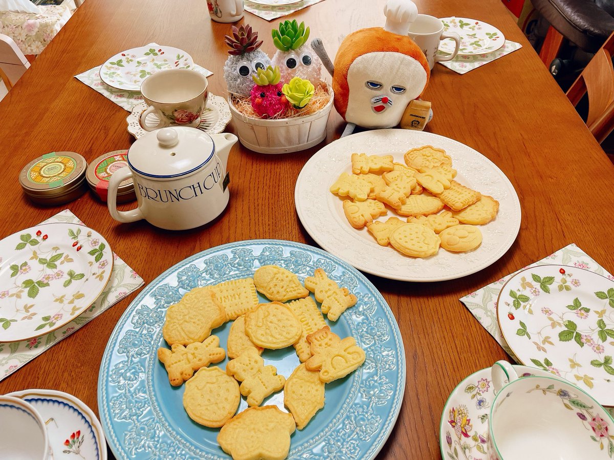クッキー焼いてティーパーティ??