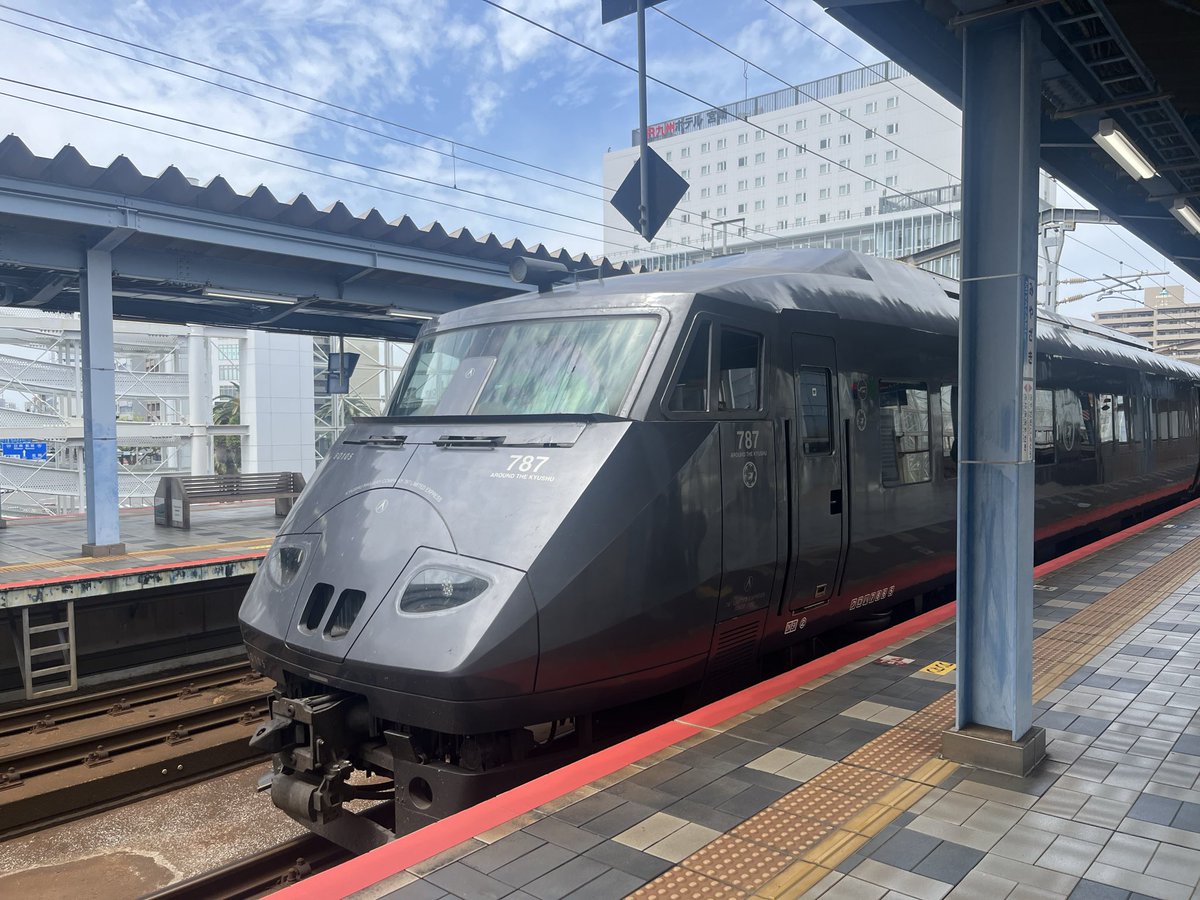 jpozzi2013's tweet photo. 宮崎 → 鹿児島中央 JR特急きりしま9号

指定席をネットで買うと通常5,190円が3,400円
自由席だと4,660円が指定席と同じ3,400円
割引率とか料金設定が変な感じはするけど、車内は快適であっという間に目的地に到着（2時間12分） https://t.co/30UKxJHtPk