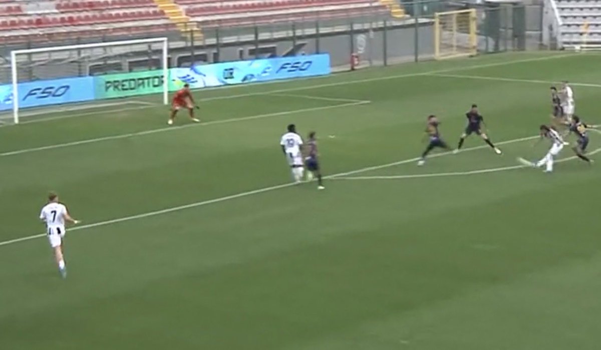 CorradinoNicolo's tweet image. Primo gol in ⚪️⚫️ per #Licina ('07) con la #Juve #NextGen