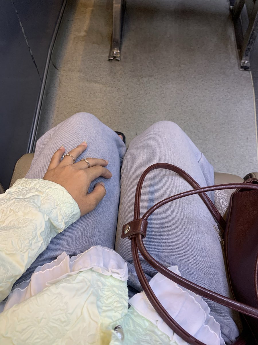flowerbysxx's tweet photo. abis jemput ann ke bandara https://t.co/VLdW7N3x08