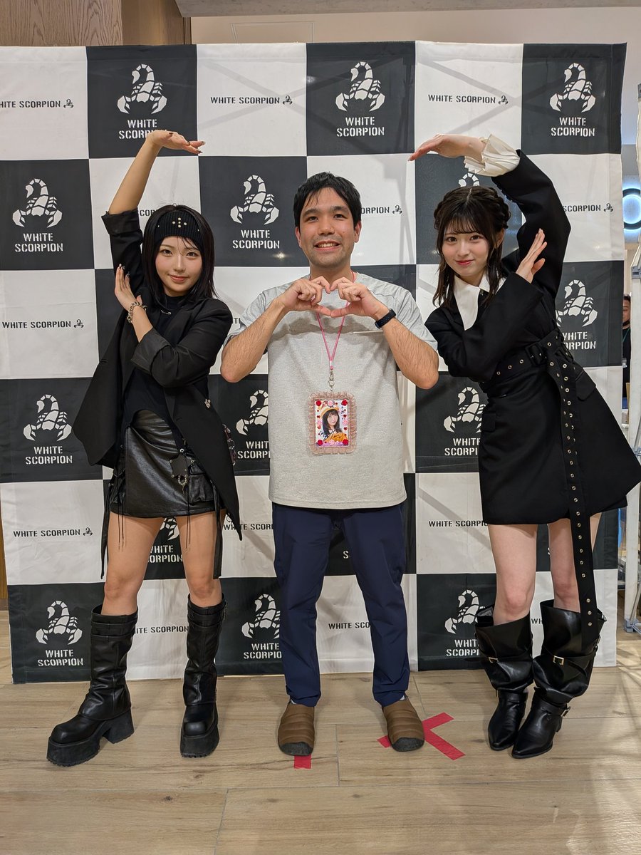 kanayuki531's tweet image. 久しぶりにHANNA&amp;amp;NAVIとスリショ撮った😄
二人の腕で、大きなハートのようなポーズにしてもらった♥
たくさんの愛をありがとう😆
二人とも可愛くて最高でした🥰
リリイベ1日お疲れ様でした😊
#HANNA　#NAVI
#WHITESCORPION
#ホワスピ　#7秒のレジスタンス