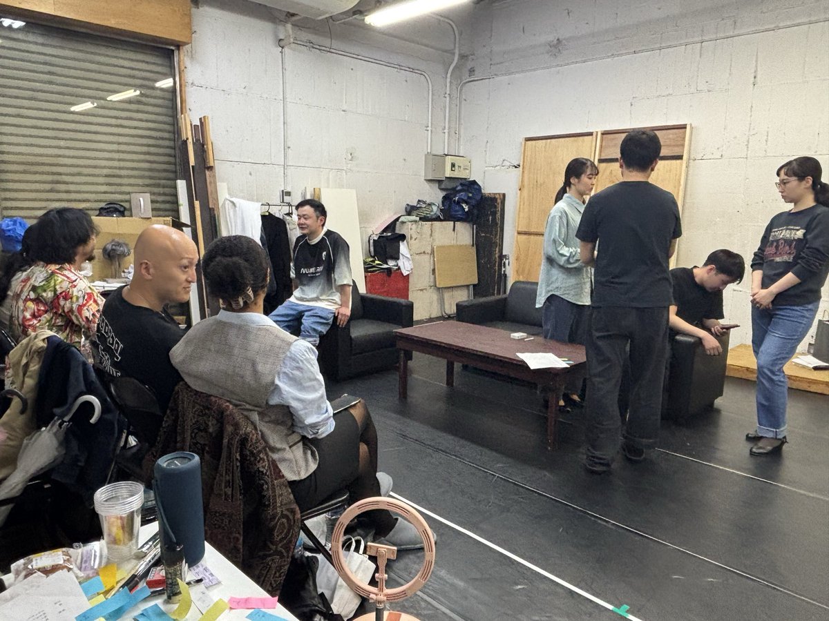 JINTSAIN's tweet photo. 小屋入り前、最後の稽古。
このメンバーでこの作品をやれること、
あらためて嬉しく思います。

あとは劇場で、しっかりお届けするだけ。

3日後から本番。
ご都合あう回があれば、ぜひお越しください！
https://t.co/P025ZrpKiY https://t.co/xlA04RYfK3
