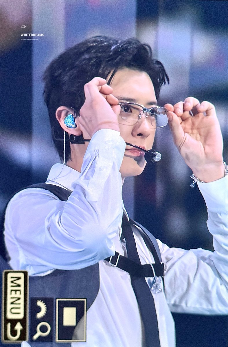whitedreams1127's tweet photo. 260412 EXhOrizon in SEOUL
🧑🏻‍🔬🩶 🔫🔫 
 #찬열 #chanyeol https://t.co/O14R8Bt2cd