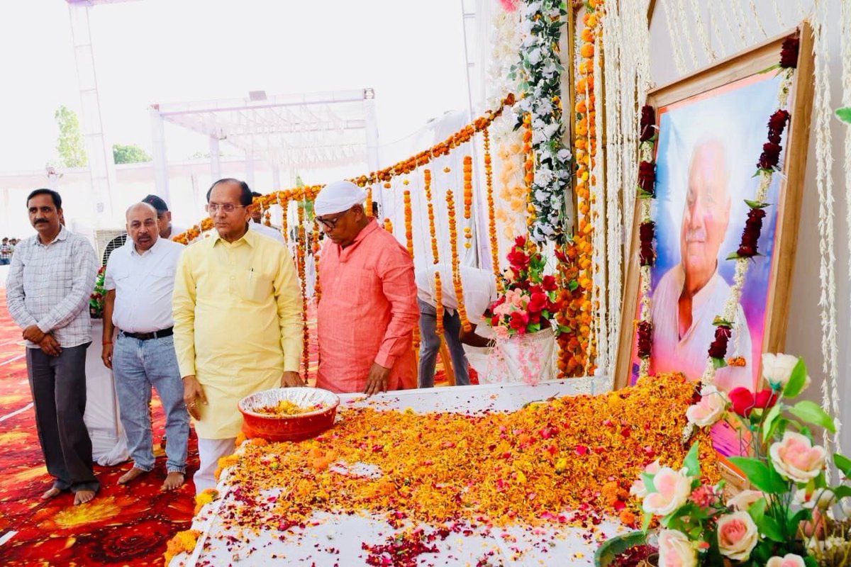 Vijay Bahadur Pathak tweet media