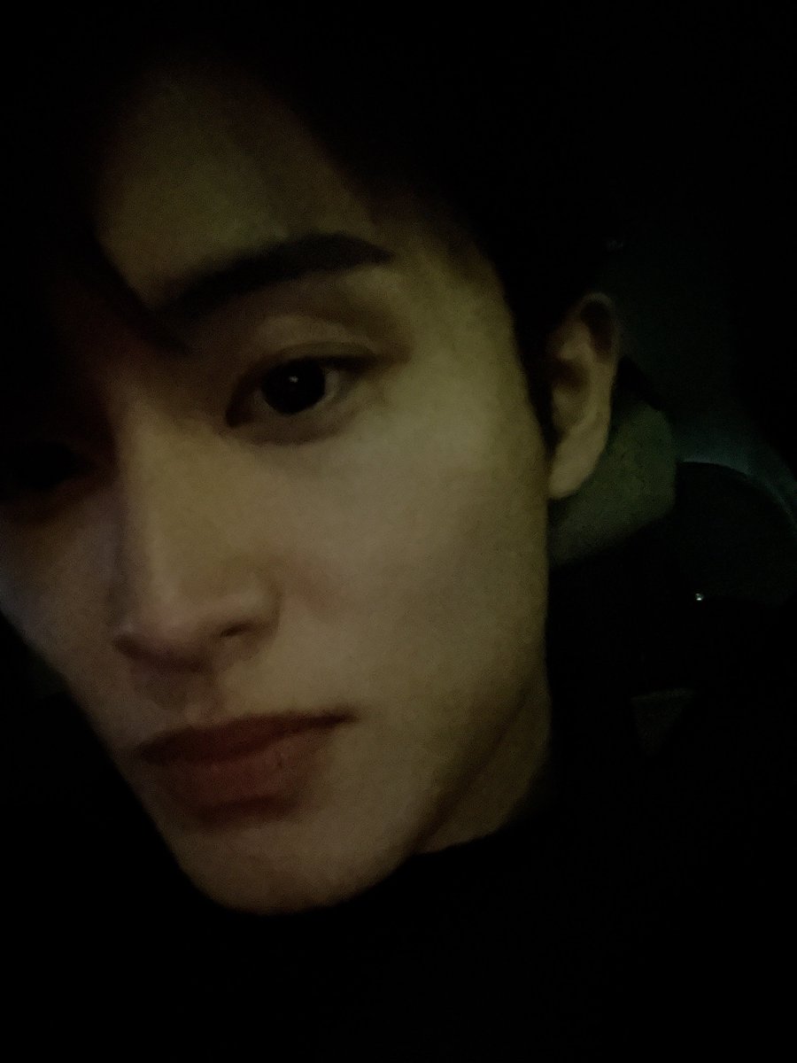 _dullsun's tweet photo. some people does NOT know what a hung smile actually is. LET ME SHOW YOU WHAT A REAL HUNG SMILE LOOKS LIKE, COURTESY OF MARK LEE. https://t.co/Vo3PQZ2TFf