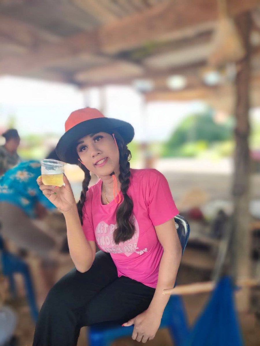 l3ooleena tweet media