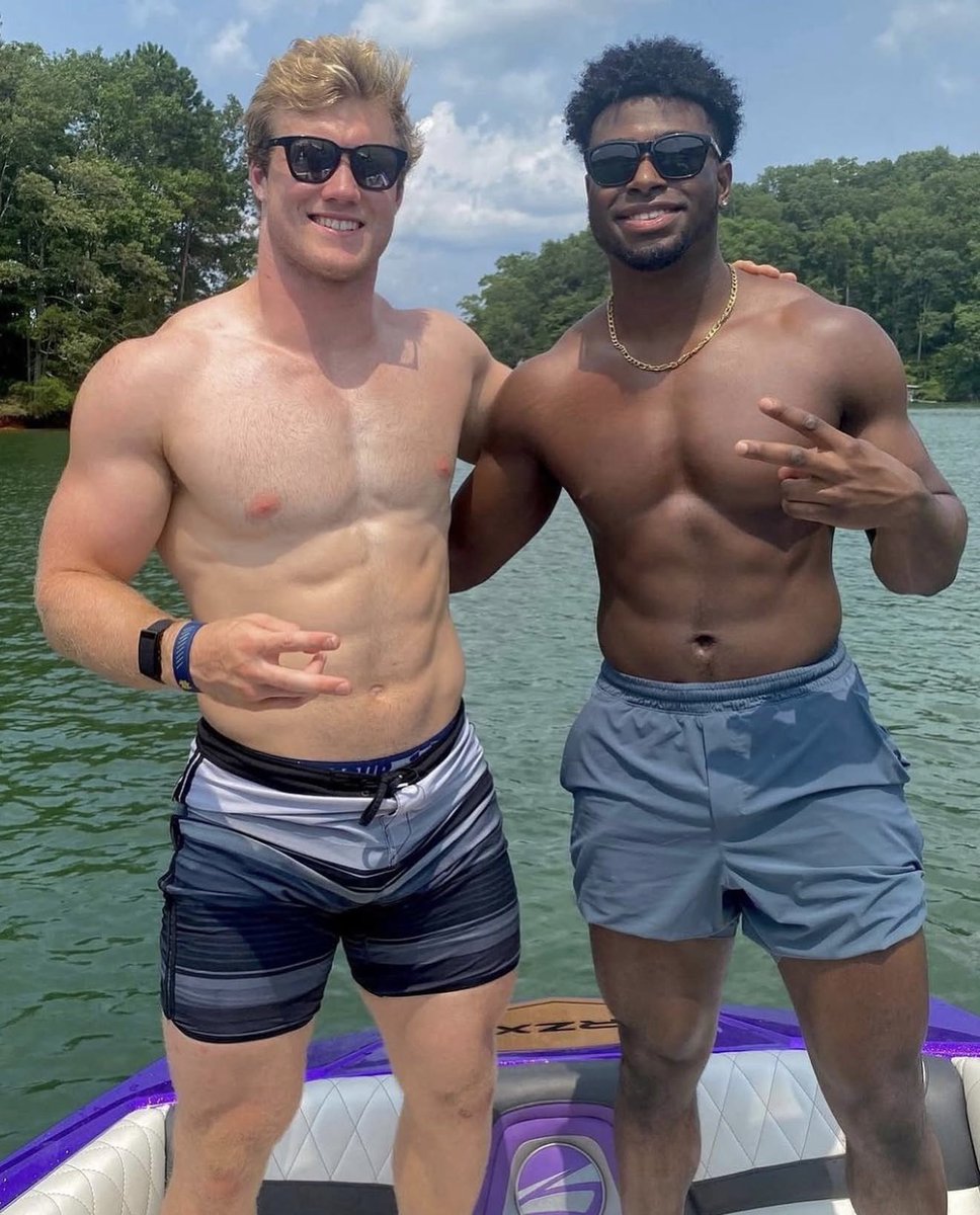 Male Central tweet media