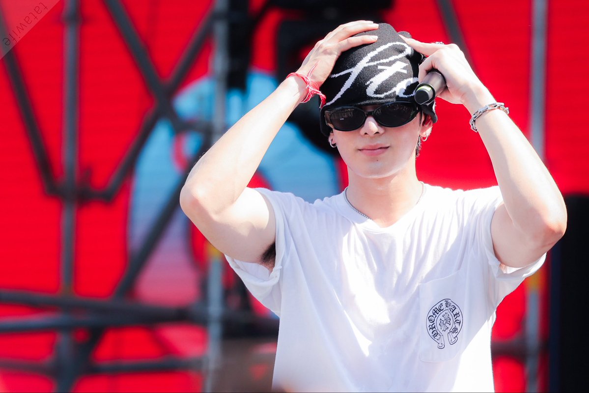 KarlTatawife's tweet image. พี่ต้าคนเท่ Sound check ยังขนาดนี้
โชว์จริง คนดูจะขาดใจก่อนรึเปล่าคะ! 
#SuperFluid2026 
#santapp @Ppsanta