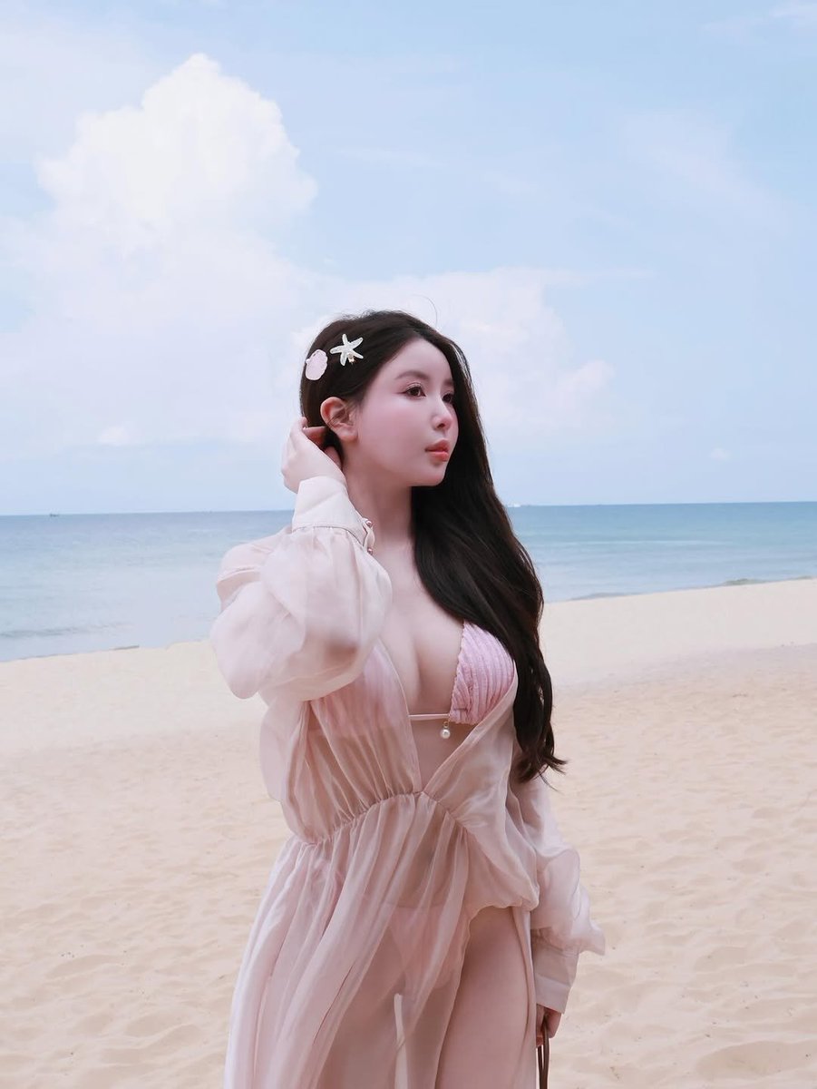 tranggphaam's tweet photo. Đi biển chơi với em https://t.co/rTCxhKdI0W