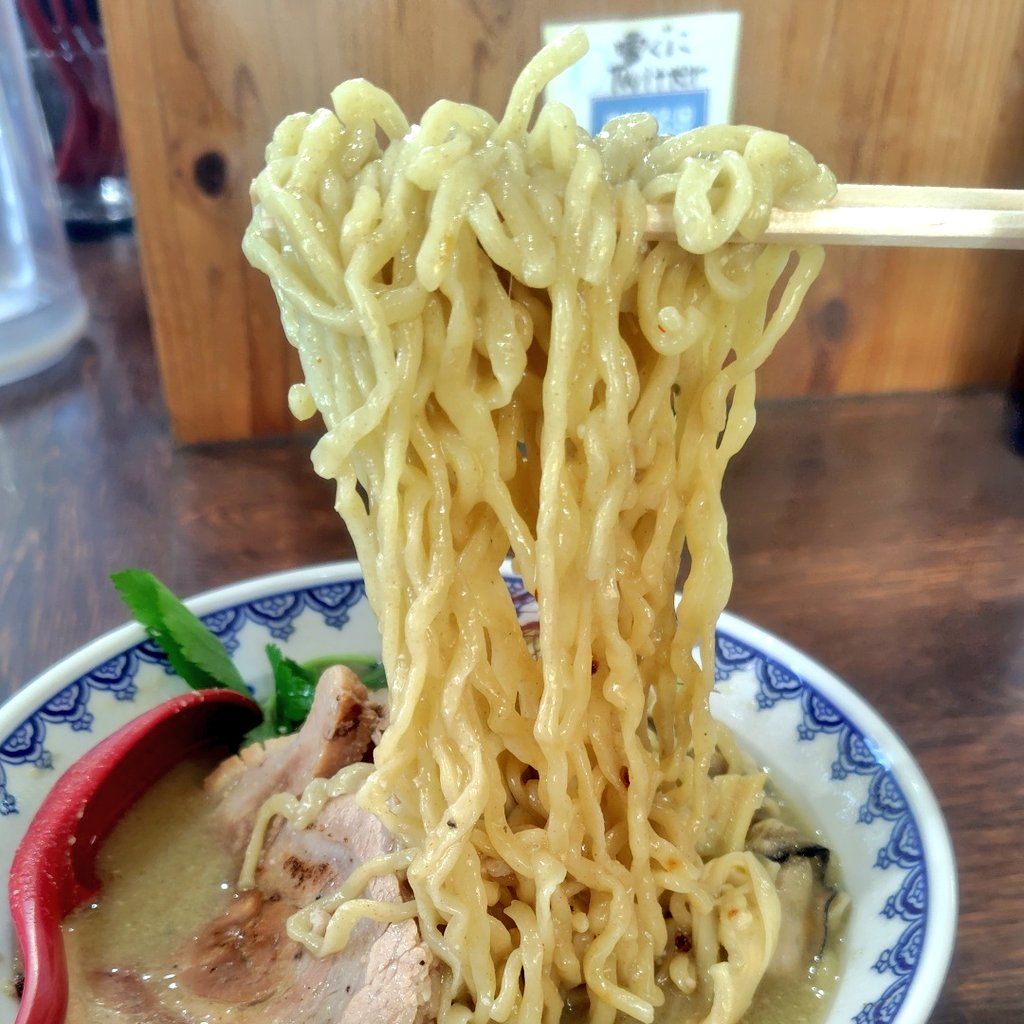 味噌ラーメン 雪ぐに @横浜市

牡蠣の味噌ラーメン ¥1650
チャーシュー全のせ ¥650
メンマ 駐車券サービス

14日までの限定を
初めて食べる牡蠣味噌スープが美味すぎる
お肉は色々入っててどれも美味しい
ギリギリ食べれてよかった