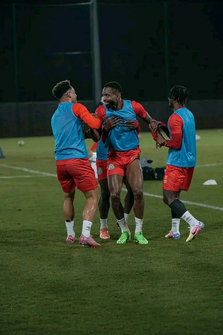 AlexisAmundala's tweet photo. Ce n'est pas une prophétie, c'est un rêve.  J'ai vu l'équipe de la RDC entrain de jouer la finale de la Coupe du Monde avec  l'Algérie. 
Les léopards menaient 2:0. Ces deux buts marqués par @Bakambu17. 
@mbemba22 @fistonmayele9 @Theo_Bongonda @FecofaRdc @leopard243 @leopardsfoot https://t.co/7XJyQe8hZd