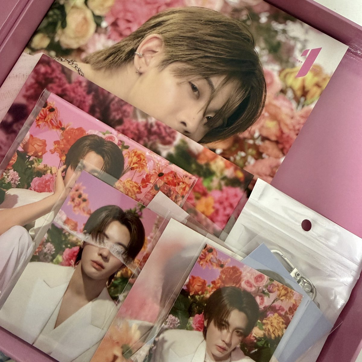 wwmelon_p's tweet photo. อัลบั้มศิลปินคนโปรดมาส่งแล้ว ♥️ในทิ่สุดก็มีกับเค้าสักที อิอิ 🎀🩷👀
#FirstOne #FirstLove
#FirstOneFirstLove https://t.co/pQrL01tnFi