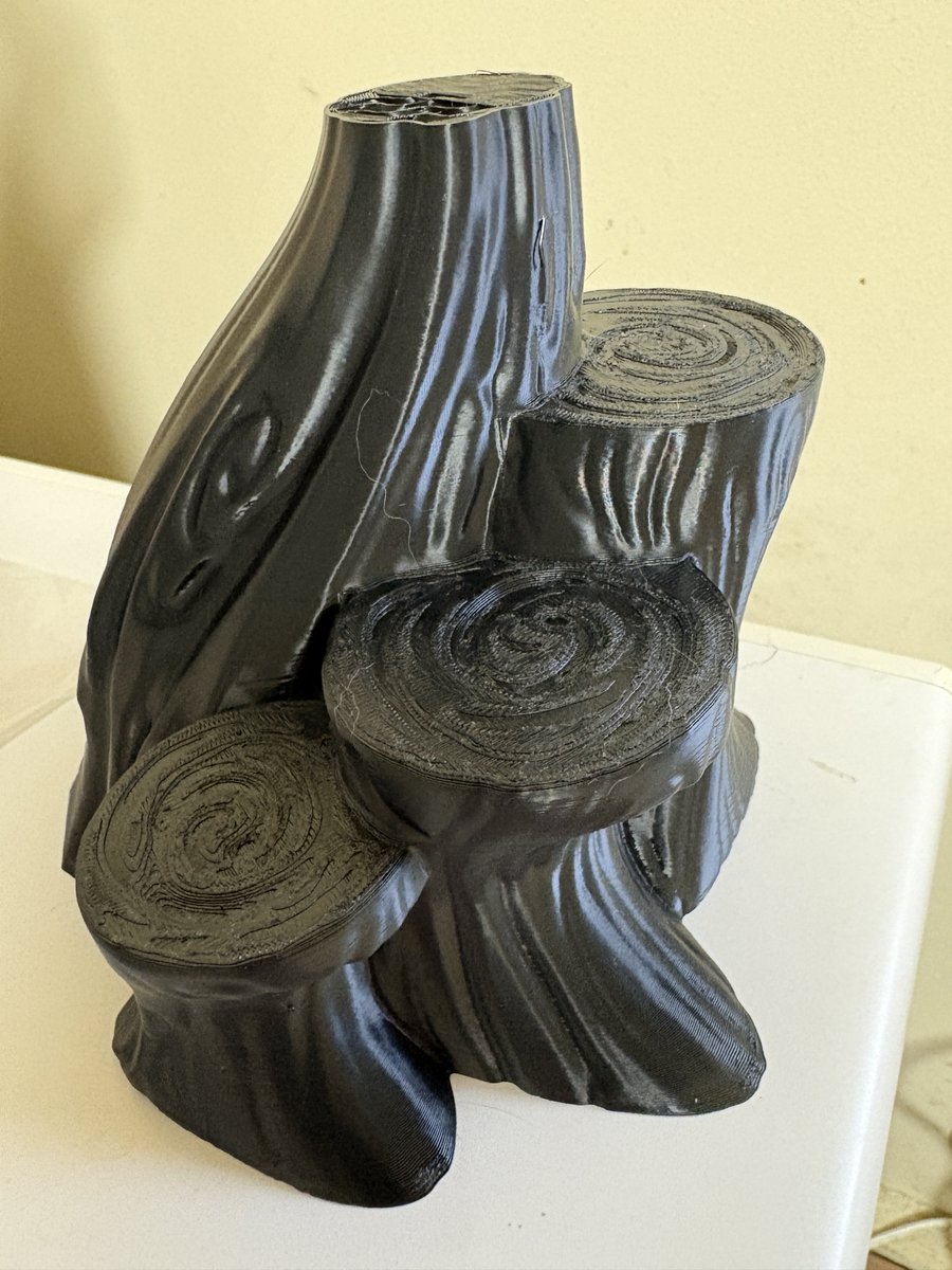 GChonten0042's tweet image. お疲れ様です
GOODCHILL藤沢本店

本日の3Dプリンターは
ディスプレイを作成。
3パーツ程で構成される土台でしたが完成間際にノズルの不具合発生。
出来上がったと思ったら未完成でした。
大型になると長時間可動に適した設定があるのかもしれません。
ご来店お待ちしてます
#Chill #dispensary #藤沢