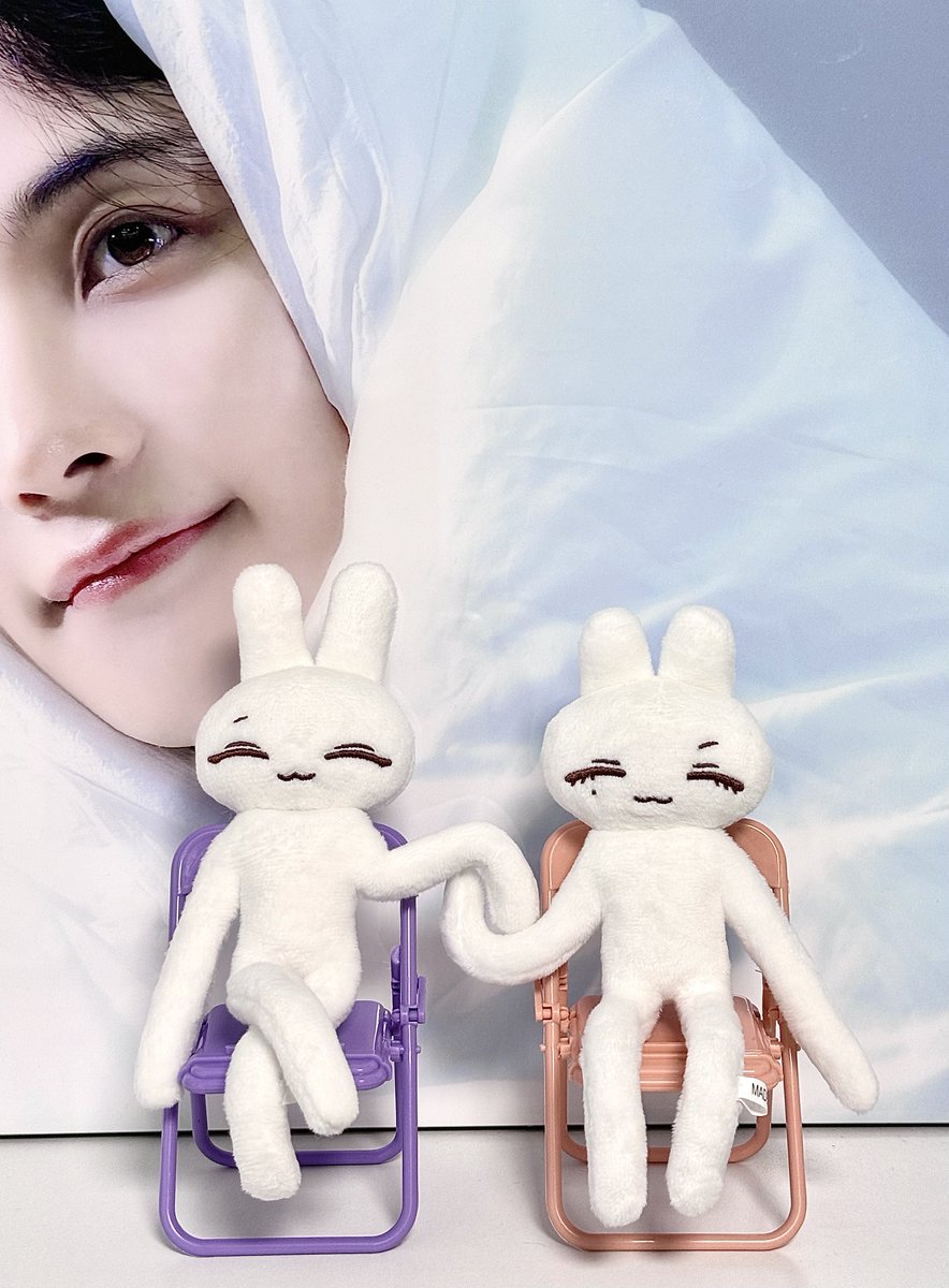 SHU_1230__S2's tweet photo. #한국에는_이렇게_긴떡이_있구나

어깨에 가래떡은 키우시는 건가요? Yes,,,

근데 제 기분탓일까요.. 롱떡슈는 가슴배빵빵인데... 롱떡쫑은 넘 납작해요.... 아무튼 둘 다 너무 웃긴 긴떡이고 매우 귀엽습니다 ◠‿◠ https://t.co/MnLNmHX14V