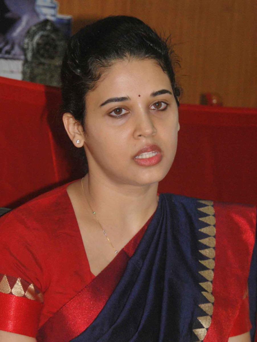 ARMTNPSC's tweet photo. Rohini Sindhuri, a 2009-batch Karnataka IAS officer, cracked down on nightly illegal sand mining as Hassan District Collector in 2018, prompting local politicians to secure her rapid transfers.

She challenged each of her seven transfers (2018-2023) in court, securing reinstatements via Karnataka High Court rulings that deemed them illegal, and remains in service.

#Inspirational #IAS #Group1