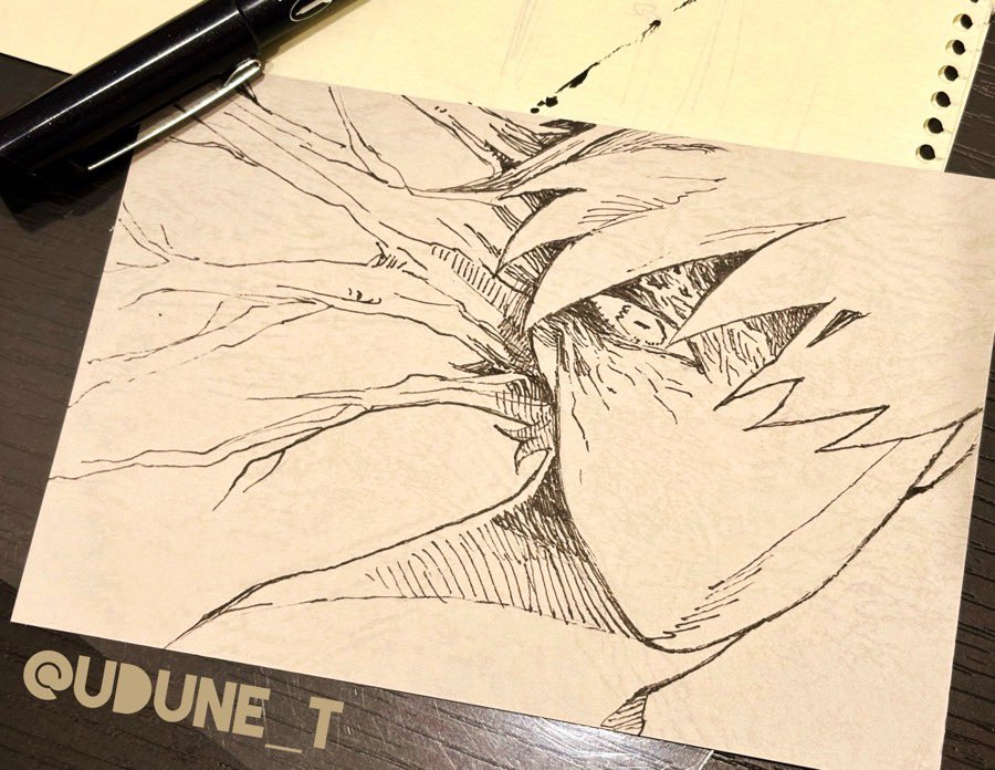 紙の模様がもう絵になってたのでそれ下書きにした。おもろ。