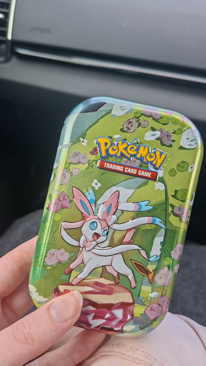 Morning all! Rainy day today, so let's spread some positivity. ✨️

Let me know one thing that has made u happy this week, and drop ur thrones too. 💗

One thing thats made me v happy is getting this for 50p at bootsale this morning! Throne.com/fairywyn 🎀