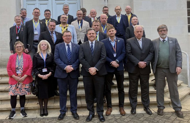 Linden Kemkaran tweet media