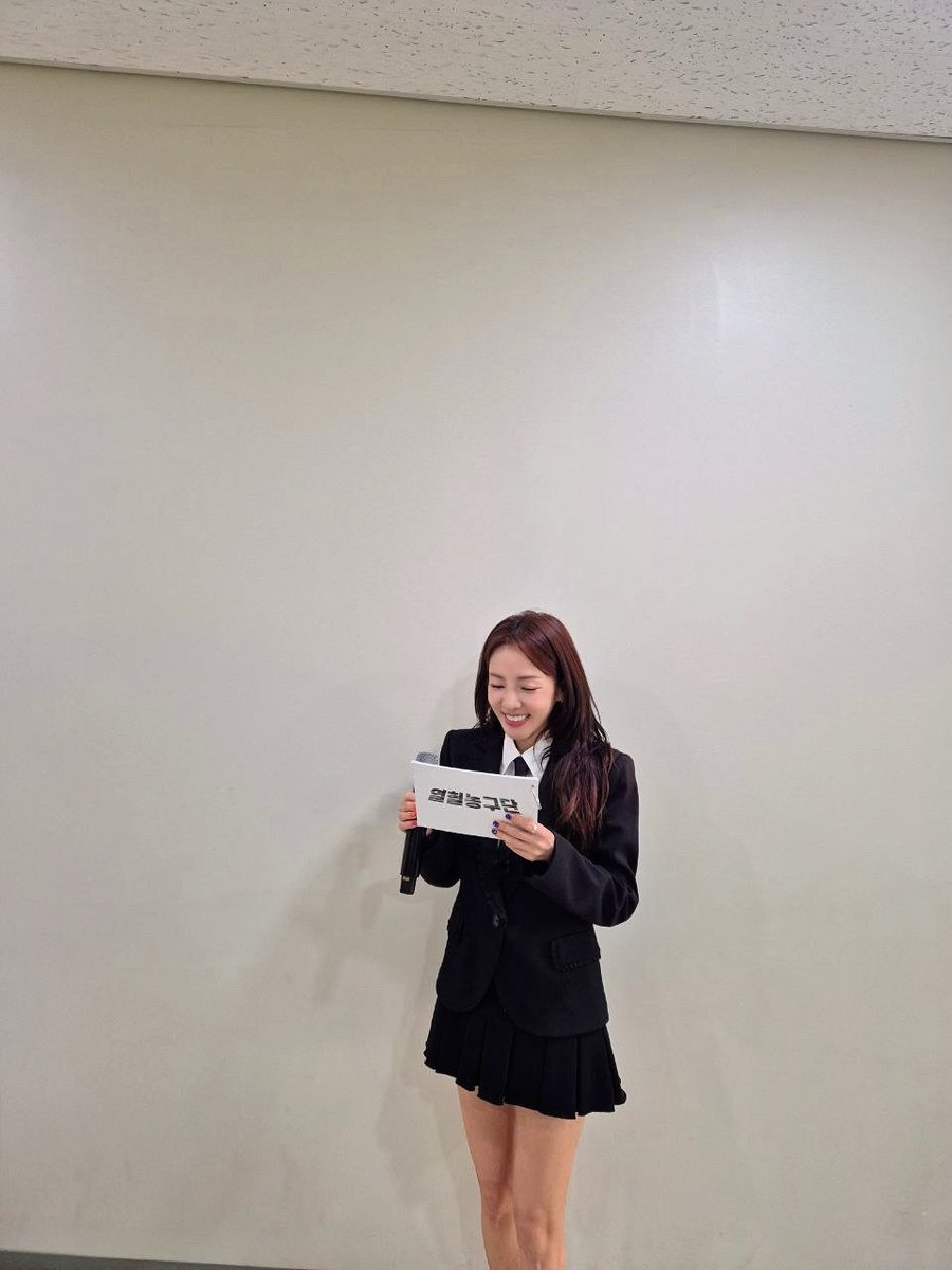 krungy21's tweet photo. 어제 잘들 들어갔지~? 🏀 근데 나는 매니져라 경기를 뛰는게 아니라서 랙잭달링들은 내 뒷통수만 보고 갔겠다…😅 그래두 어제 경기장앞에 벚꽃이 너무 이쁘게 피어있어서 너무 이쁘던데 같이 벚꽃놀이 했다고 생각해줘어~😁🌸  어제는 뒷통수만 봤겠지만 앞으로 공연으로도 많이 볼수있게 할게! 올해도 자주 만나자?! 🧡