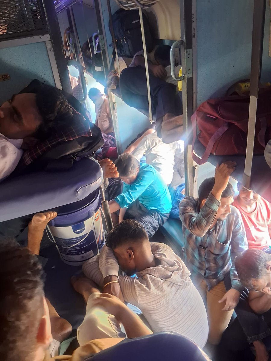 samrock_sam's tweet photo. Train No: 12322 PNR: 8647050394
Coach: Sleeper (S6) Berth: 61 &amp; 62
Name- Sunil sharma Contact no. - 9867803831 I am currently traveling and facing severe overcrowding in Sleeper coach (S6) Many unauthorized passengers have entered the reserved coach, causing discomfort and safe https://t.co/qJ0aVjMV81