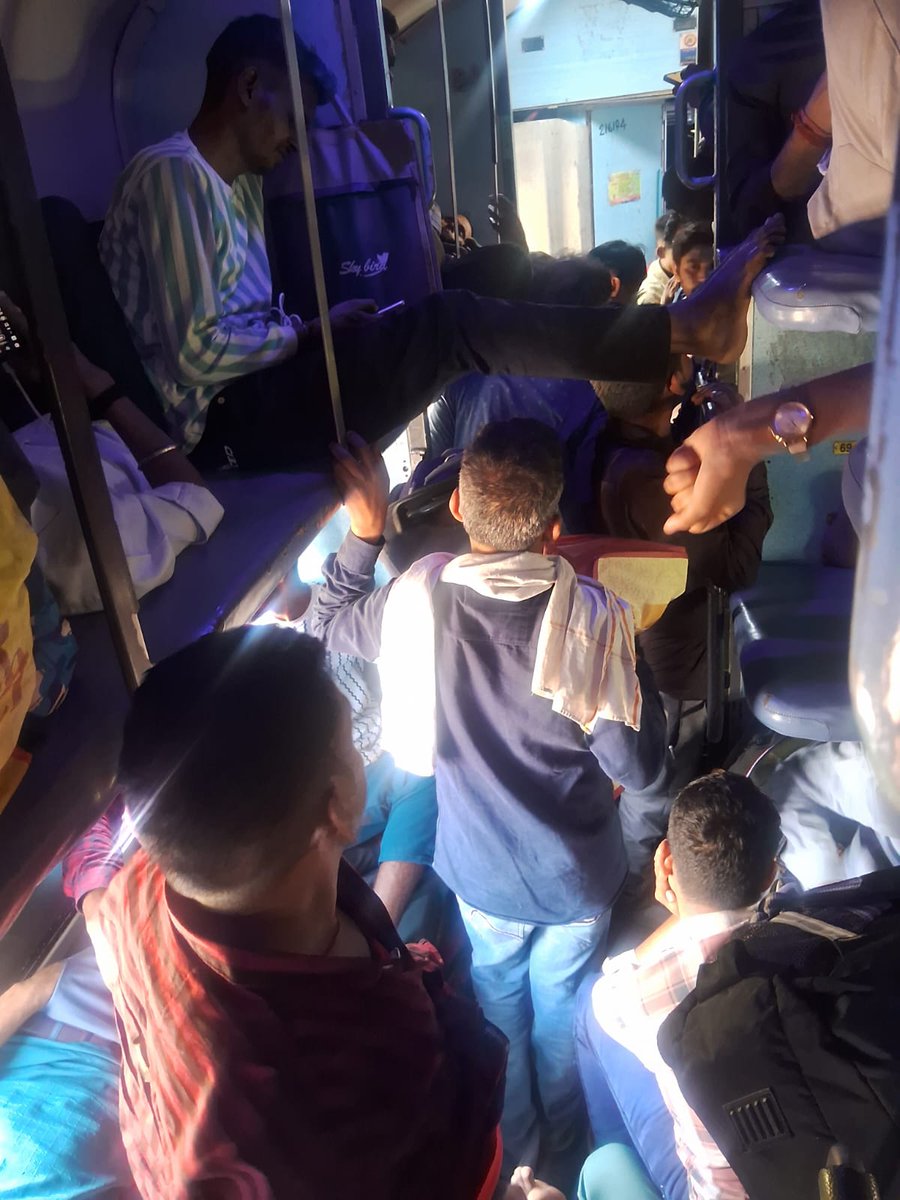 samrock_sam's tweet photo. Train No: 12322 PNR: 8647050394
Coach: Sleeper (S6) Berth: 61 &amp; 62
Name- Sunil sharma Contact no. - 9867803831 I am currently traveling and facing severe overcrowding in Sleeper coach (S6) Many unauthorized passengers have entered the reserved coach, causing discomfort and safe https://t.co/qJ0aVjMV81