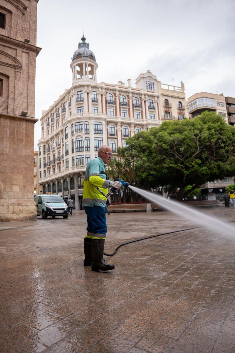 AytoMurcia's tweet photo. 📢 El operativo especial de limpieza culmina con éxito tras un Entierro de la Sardina multitudinario.

https://t.co/HGNpZbU6vT https://t.co/nZKJ1HVlnK