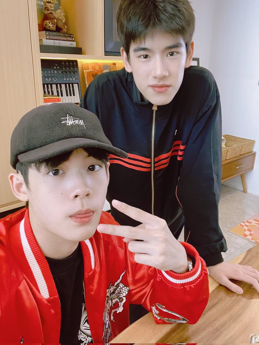 ไปกันต๊ออออ เรียนร้องเพลงกันฮับ 😚🎼🎤🎶🎵💙 

#ClassCrushCrisis
#เพื่อนสนิทระวังคิดไม่ซื่อ