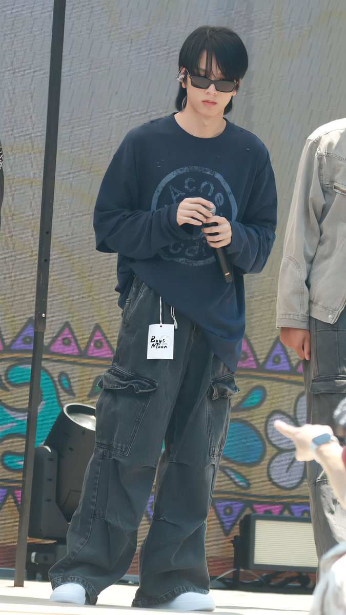 boysoverthemoongallery tweet media