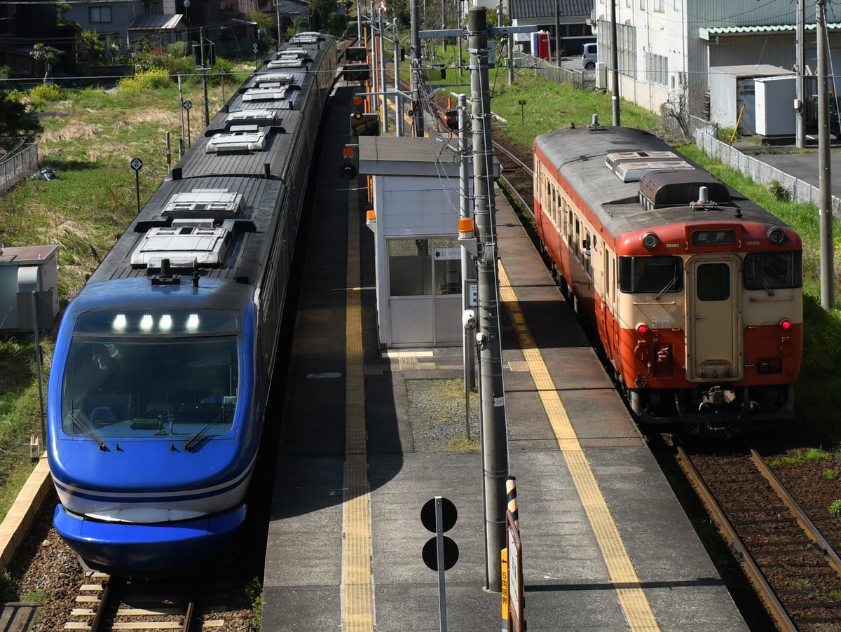 走る鉄バス tweet media