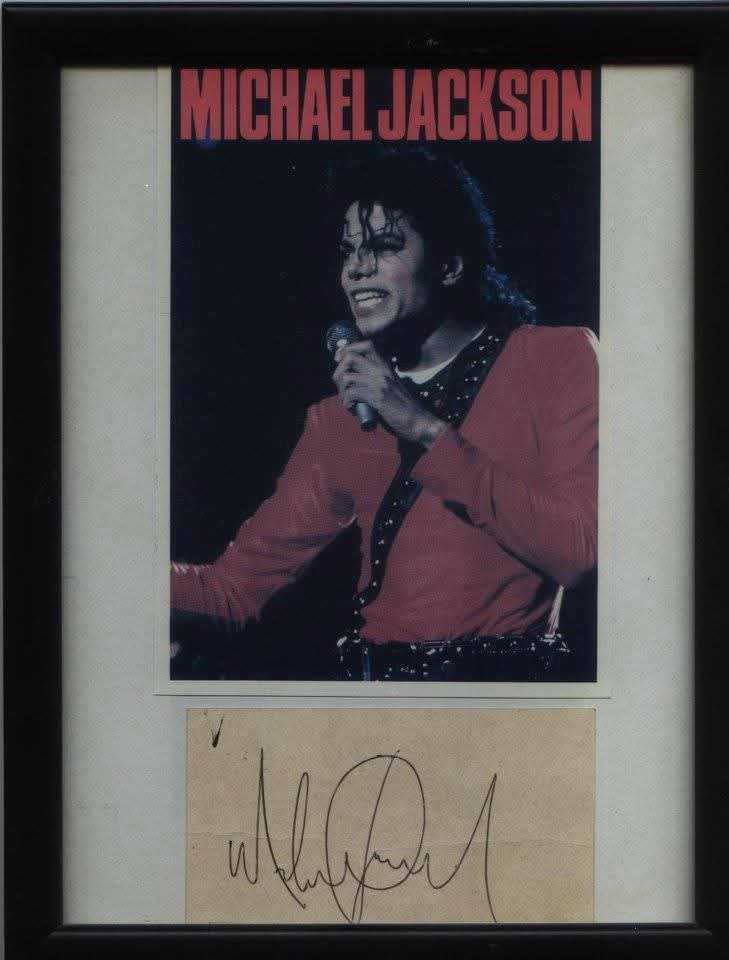 Hand signed 'in person at Australia' hand signed autograph of the Late 'Peter Pan of Pop', MICHAEL JACKSON
#michaeljackson 
#thriller
#TheAndrewBroughtonAutographCollection